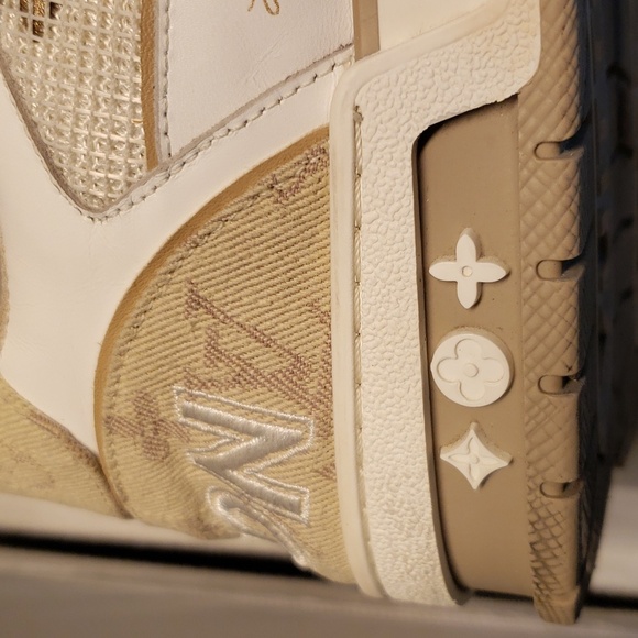 LOUIS VUITTON MEN'S SNEAKERS - Picture 6 of 8